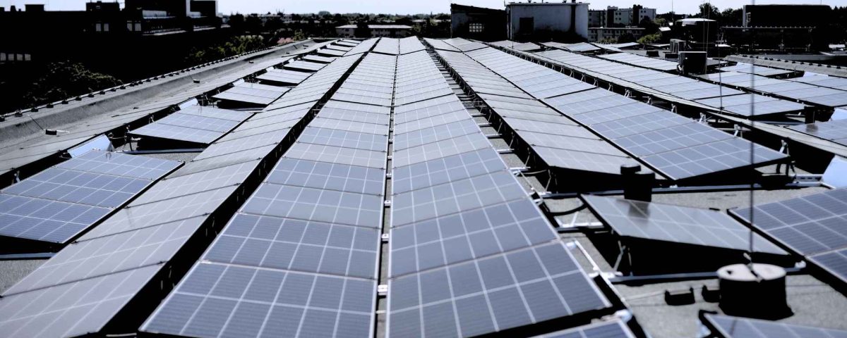 imagen de El sistema eléctrico peninsular bate récord solar: análisis del pico de 61,5% fotovoltaico