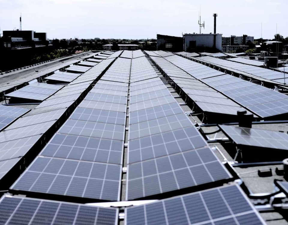 imagen de El sistema eléctrico peninsular bate récord solar: análisis del pico de 61,5% fotovoltaico