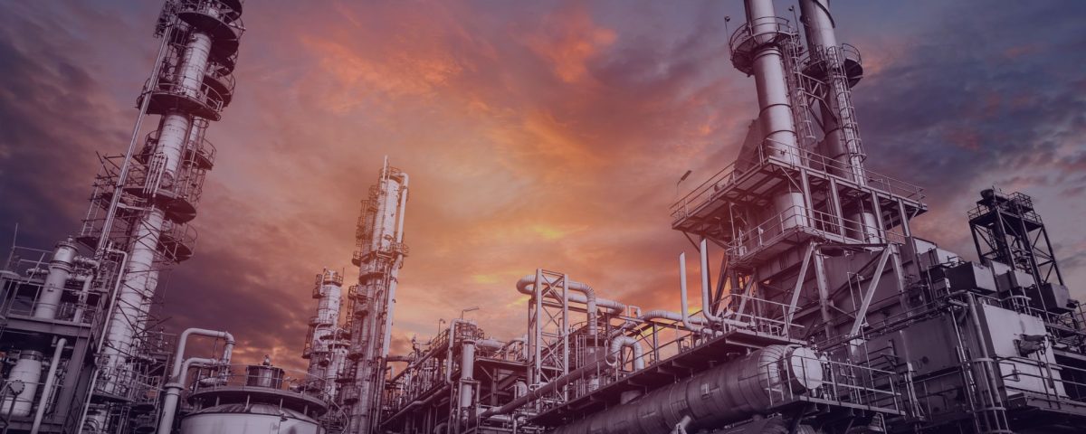 Vista de planta industrial eficiente con sistemas de gestion energetica y aplicacion de certificados de ahorro energetico (CAE)