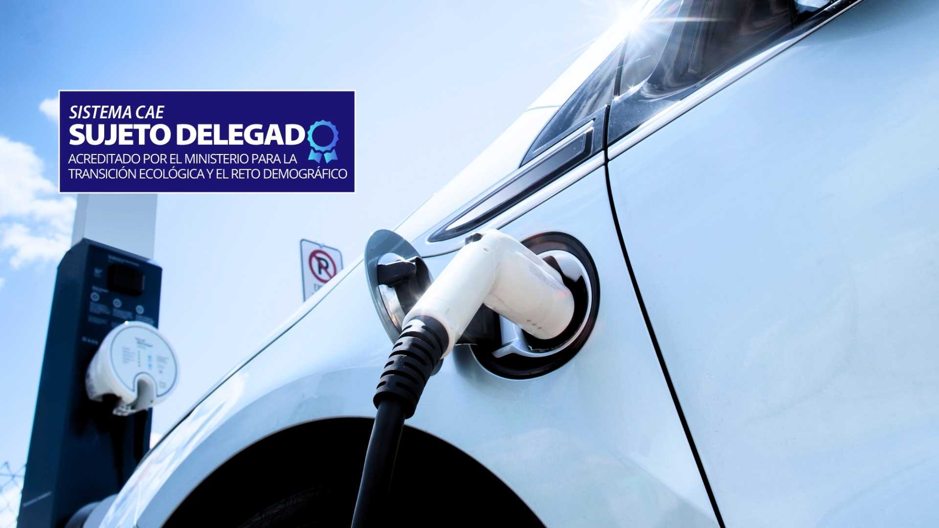 Flota de vehículos eléctricos en empresa con estrategia de eficiencia energética financiada mediante Certificados de Ahorro Energético (CAE)