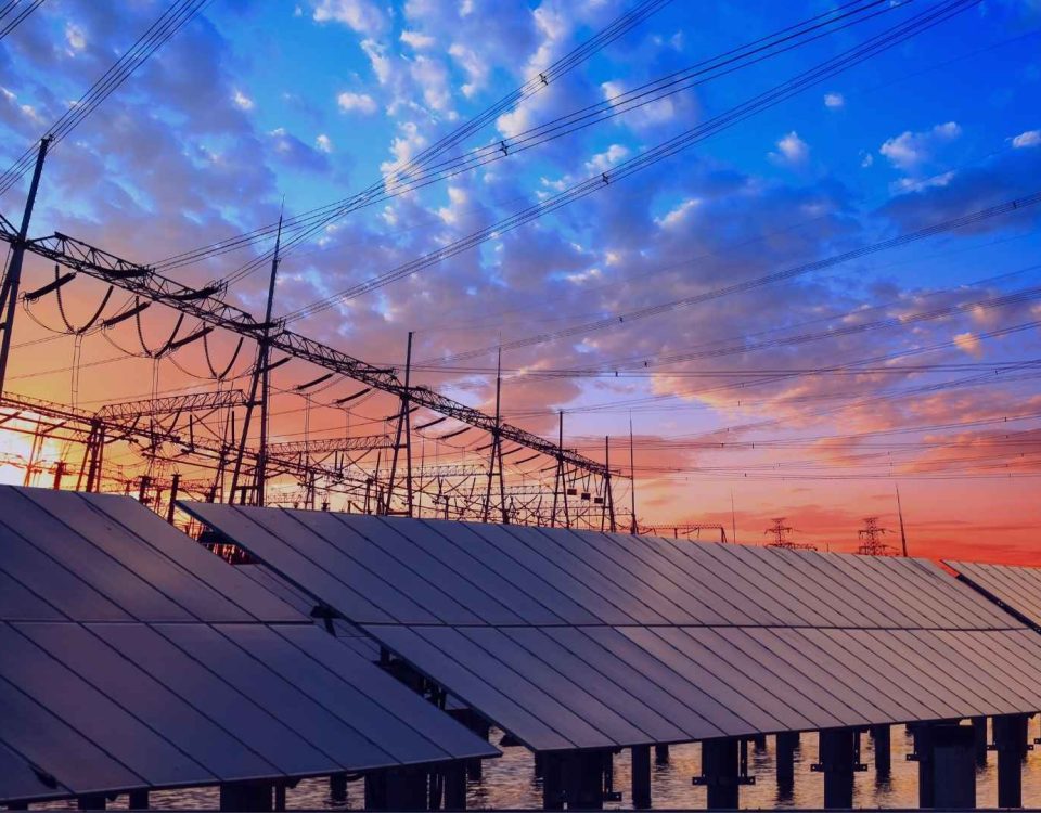 Instalación de autoconsumo fotovoltaico con baterías en entorno industrial para optimización energética y reducción de costes eléctricos