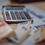 Autoconsumo fotovoltaico en España tras el fin del impuesto al Sol, con instalación solar en entorno residencial o industrial