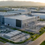 Vista aérea de un entorno industrial modernizado con infraestructura energética eficiente y enfoque en descarbonización
