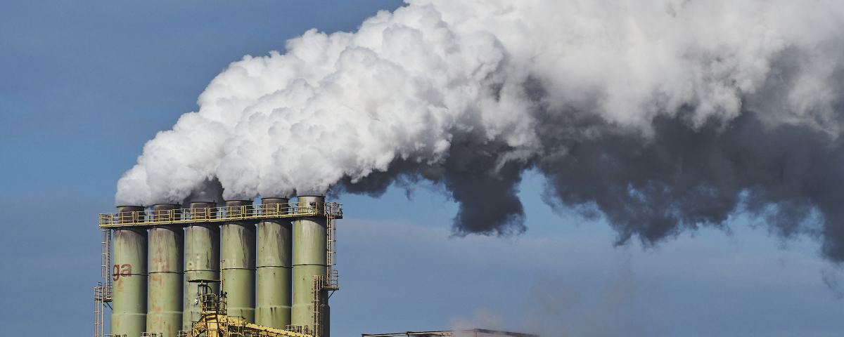 Instalación industrial con alto consumo eléctrico y sistemas energéticos para ayudas CO2 y electrointensivos